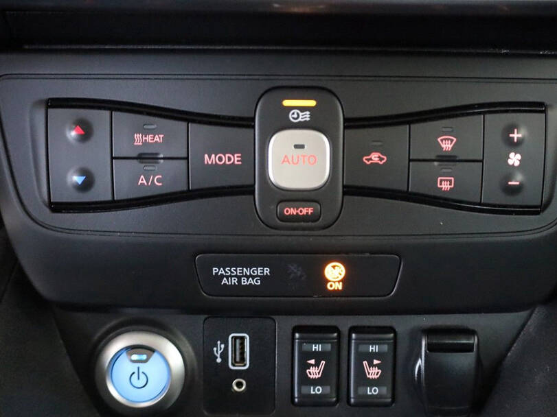 نيسان ليف 2025 Interior 