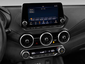 نيسان سنترا الداخلية 