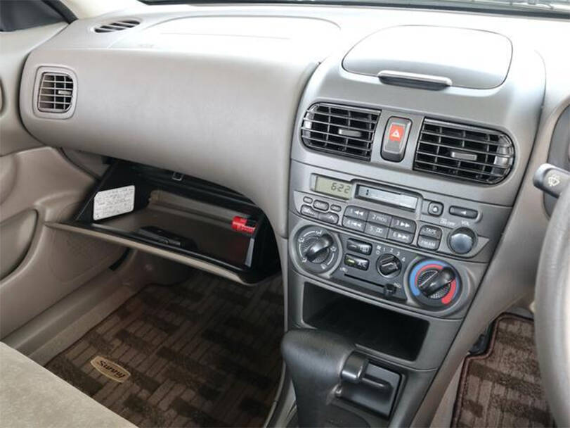 نيسان صني Interior 