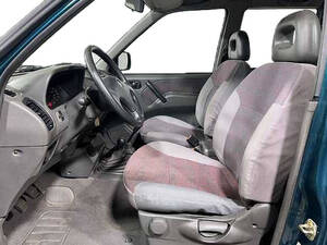 نيسان تيرانو الداخلية 