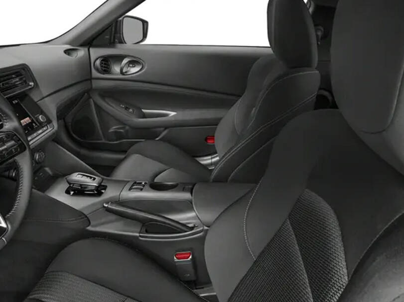 نيسان زد الجيل السادس (Z34) Interior 