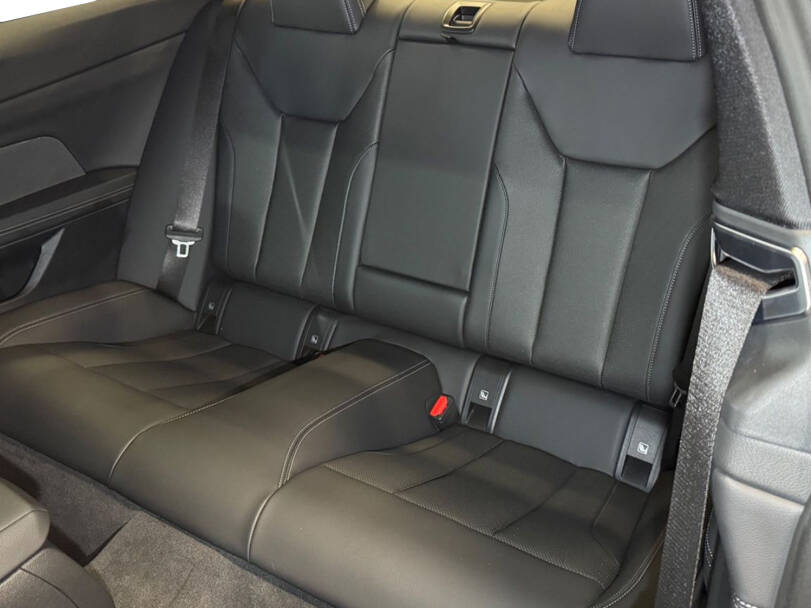 بي ام دبليو ٤ سيريز 2025 Interior 