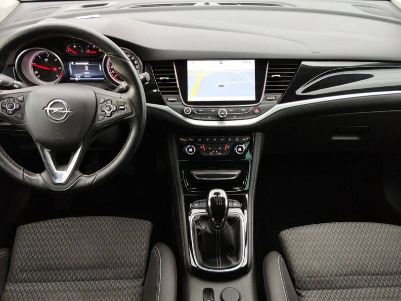 أوبل أسترا Interior 