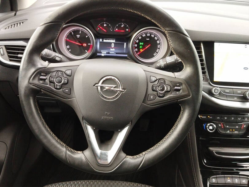 أوبل أسترا Interior 