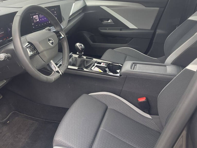 أوبل أسترا Interior 