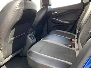 أوبل جراندلاند إكس الداخلية 