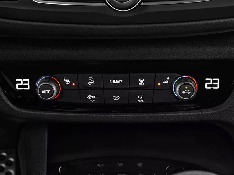 أوبل إنسيجنيا Interior 