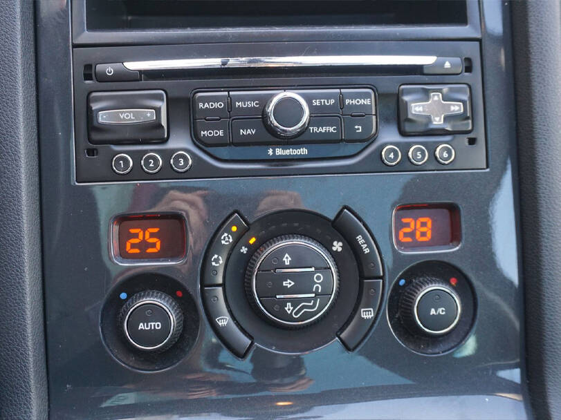 بيجو 5008 الجيل الأول (T87) الداخلية 