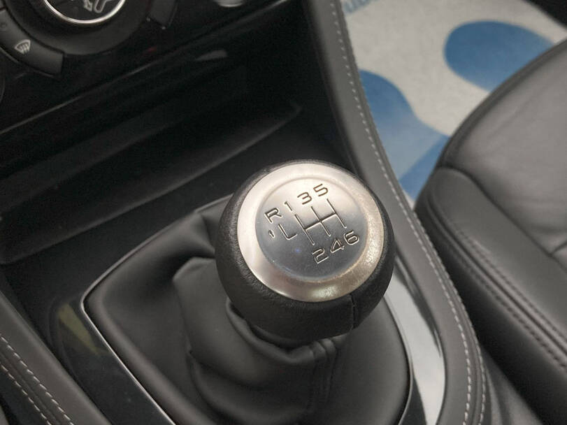 بيجو آر سي زد Interior 