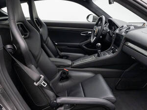 بورشه كايمان الداخلية 