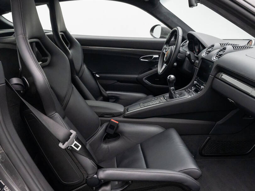 بورشه كايمان Interior 