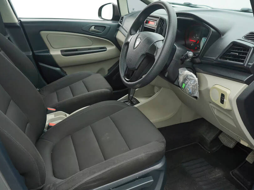 بروتون بيرسونا 2025 Interior 