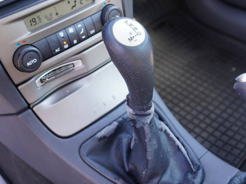 رينو لاجونا الجيل الثاني (X74) Interior 