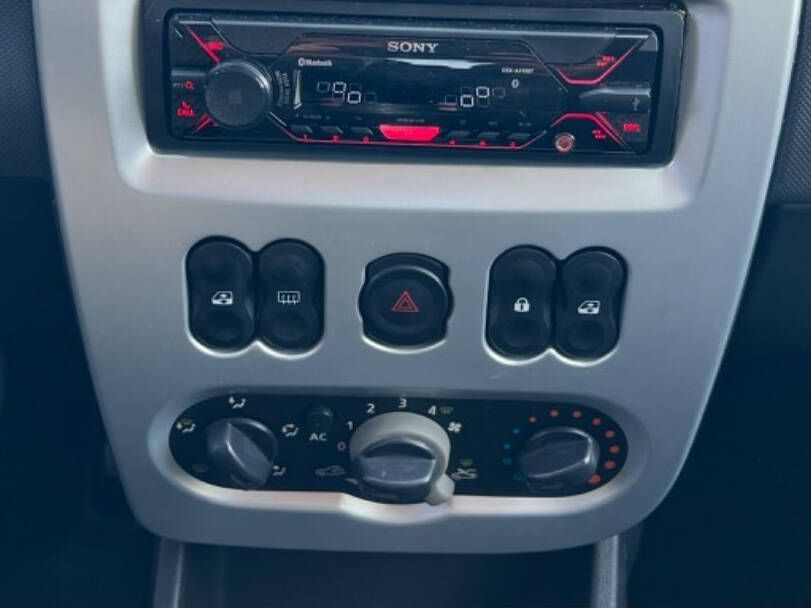رينو سانديرو ستيب واي الجيل الأول Interior 