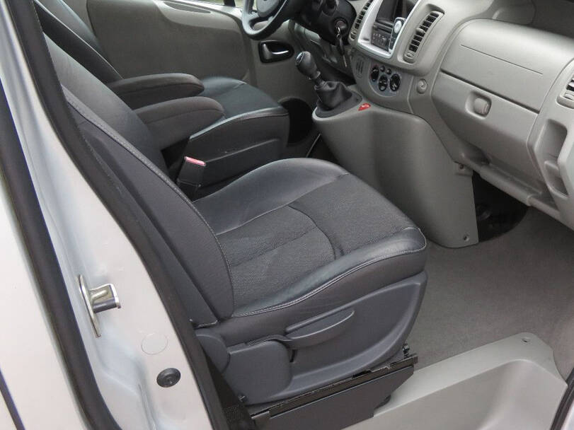 Renault Trafic 2nd (X83) Generation Interior 