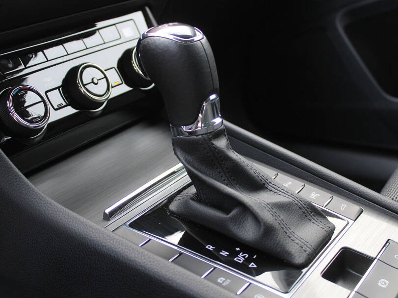 شكودا سوبرب الجيل الثالث (B8) Interior 