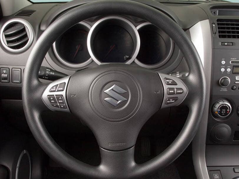  سوزوكي جراند فيتارا الجيل الثالث (JT) Interior 