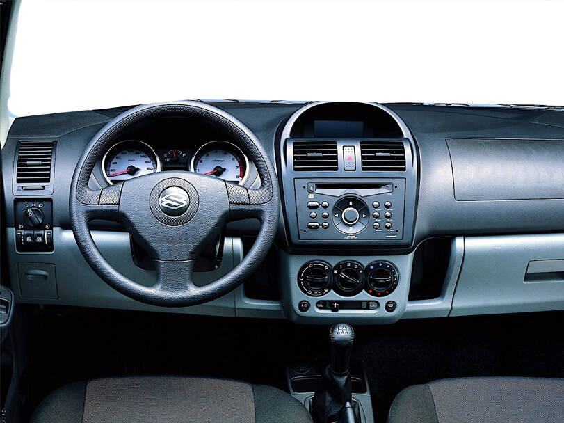  سوزوكي إغنيس الجيل الأول (FH) Interior 