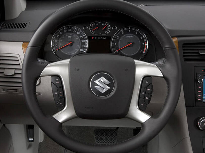  سوزوكي إكس إل ٧ Interior 