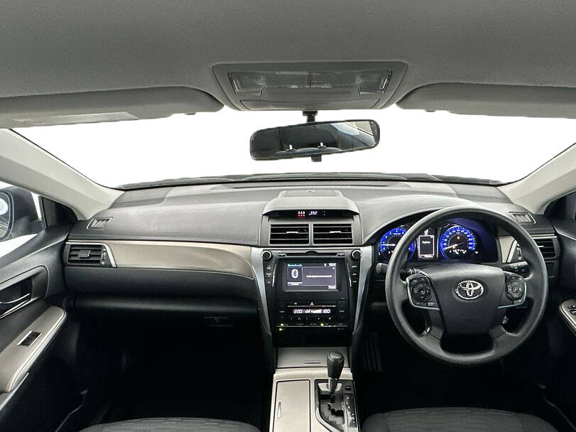 تويوتا أوريون الجيل الأول (XV40) Interior 