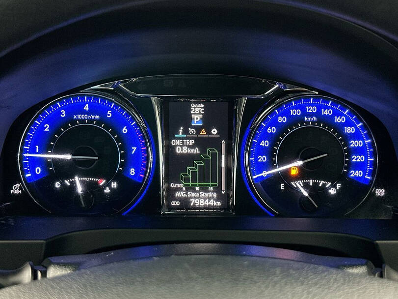 تويوتا أوريون الجيل الأول (XV40) Interior 