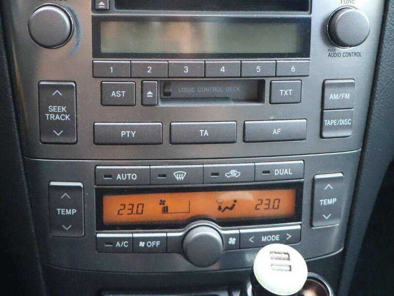 Toyota Avensis 2nd (T250) Generation Interior 