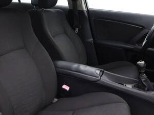 تويوتا أفينسيس الداخلية 