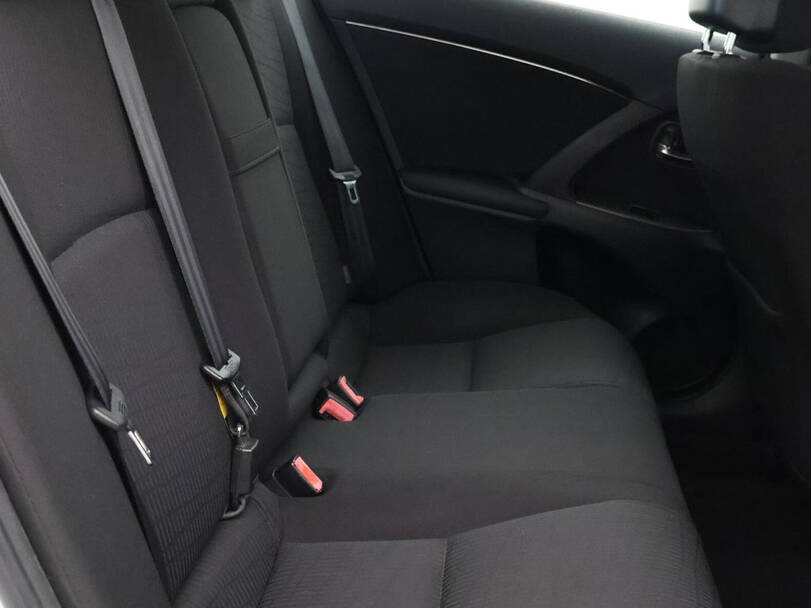تويوتا أفينسيس Interior 