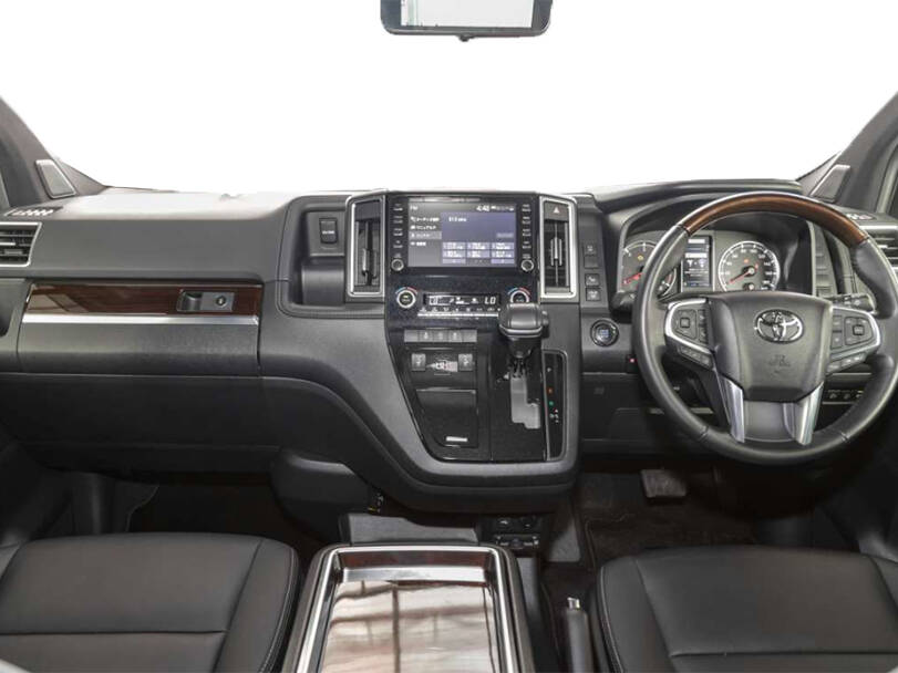 تويوتا جرانفيا 2025 Interior 
