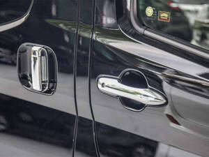 Toyota Granvia Exterior 