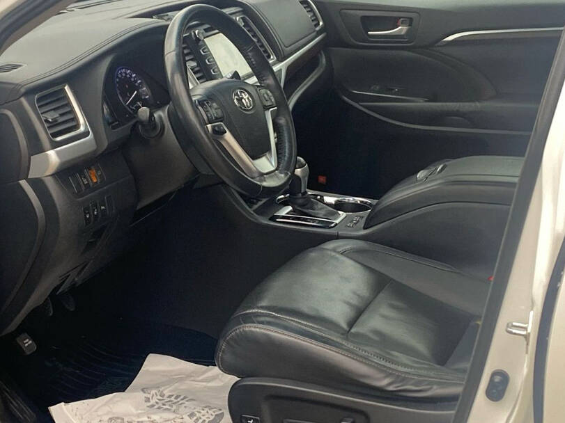 تويوتا هايلاندر الجيل الثالث (XU50) Interior 