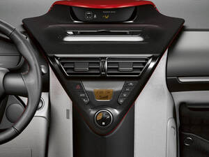 Toyota iQ Interior 