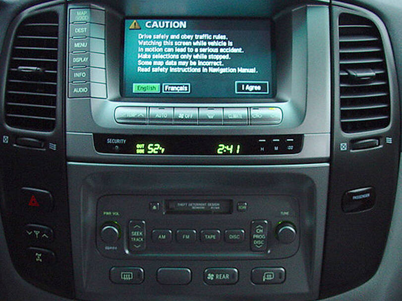تويوتا لاند كروزر الجيل السادس (J100) Interior 