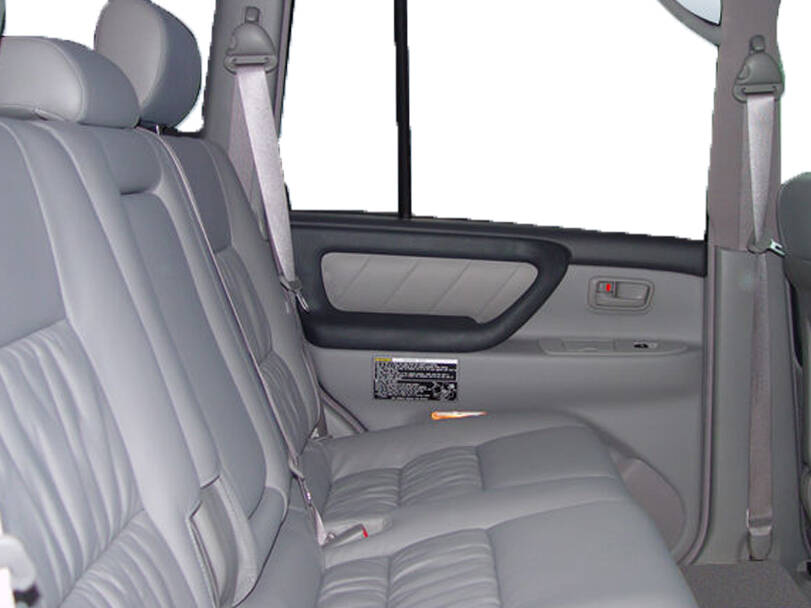 تويوتا لاند كروزر الجيل السادس (J100) Interior 