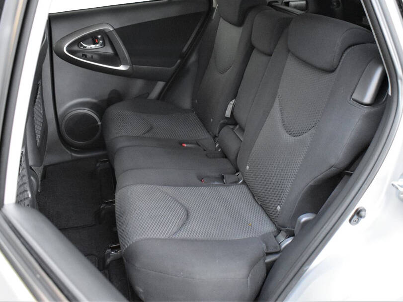 تويوتا راف 4 الجيل الثالث (XA30) Interior 