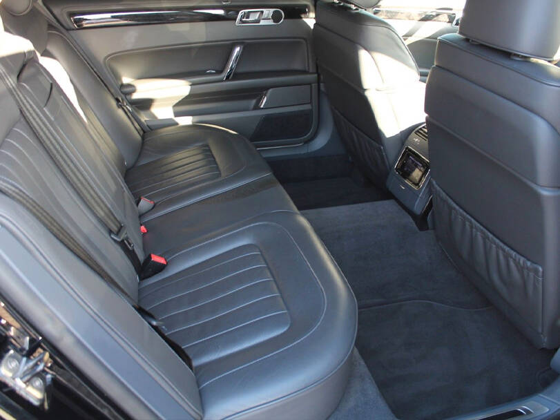 فولكس فاجن فايتون Interior 