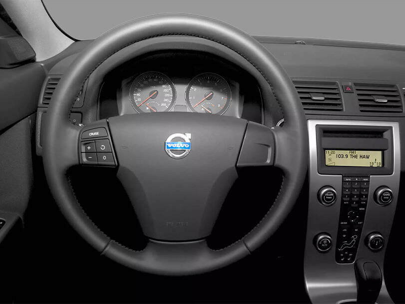 فولفو إس٤٠ Interior 