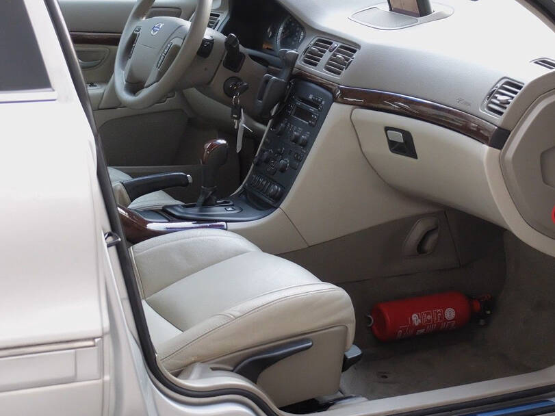 فولفو إس٨٠ الجيل الأول Interior 