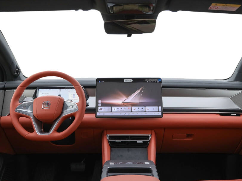 بي واي دي Tang L Interior 