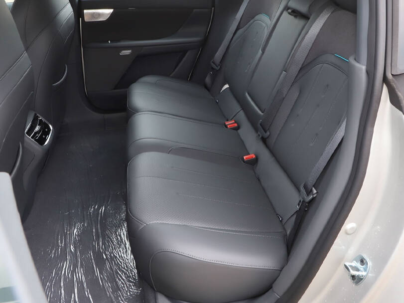 دونغ فينغ 007 2025 الداخلية 