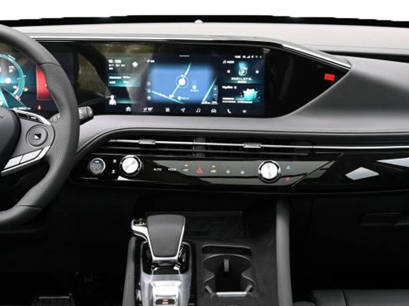 دونغ فينغ ضخم الداخلية 