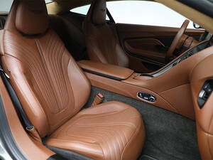 أستون مارتن دي بي ١١ الداخلية 