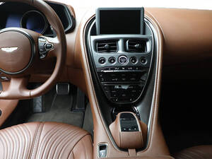 أستون مارتن دي بي ١١ الداخلية 