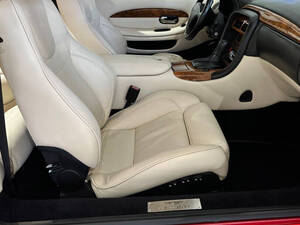 أستون مارتن DB7 الداخلية 