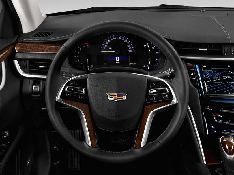 كاديلاك إكس تي إس Interior 