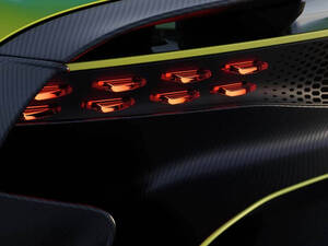 أستون مارتن فالهالا الداخلية 