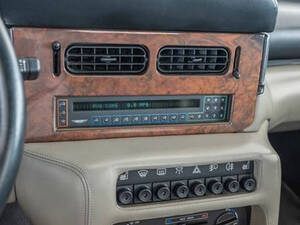 أستون مارتن فيراج الداخلية 