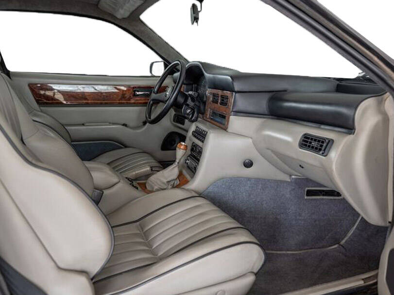 أستون مارتن فيراج الجيل الأول Interior 