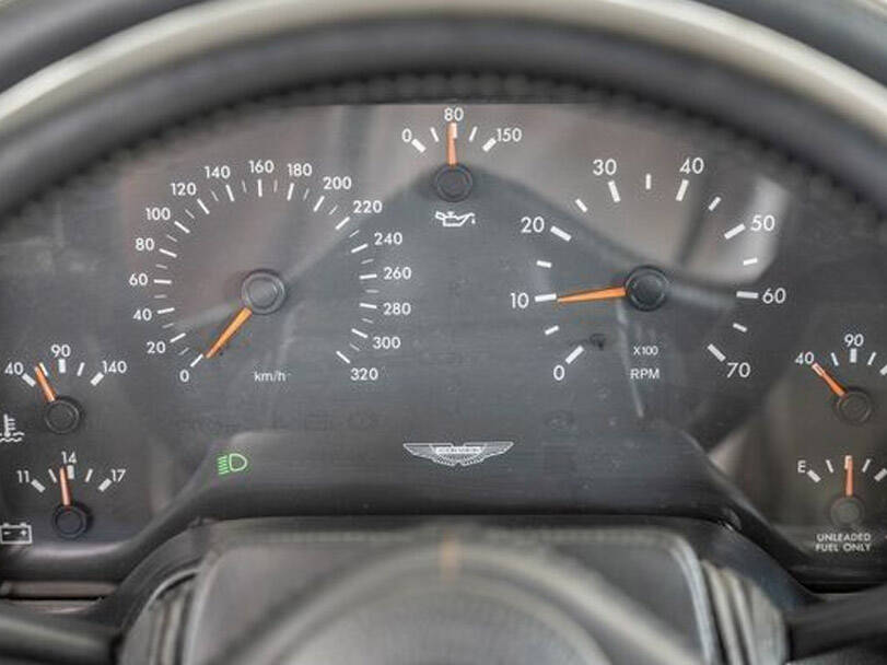 أستون مارتن فيراج الجيل الأول Interior 