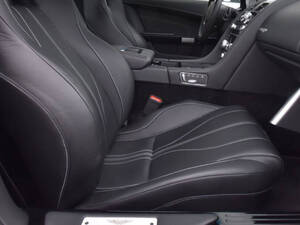 أستون مارتن فيراج الداخلية 